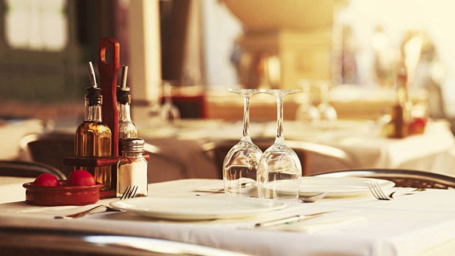 Turistët braktisin kryeqytetin, bie 20 për qind konsumi në bare dhe restorantet e Tiranës